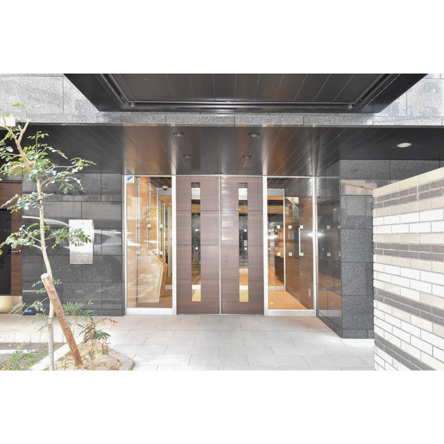 22/23 エントランス