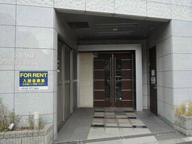 16/23 エントランス