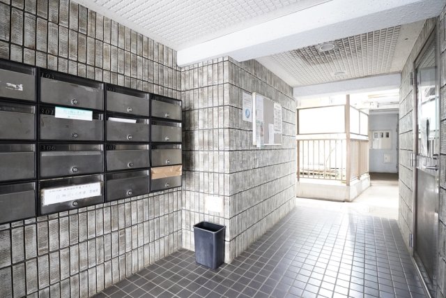 24/25 エントランス