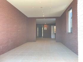 16/16 エントランス