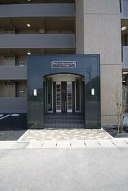 16/19 エントランス