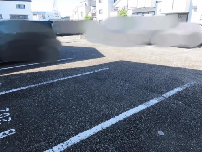 15/17 駐車場