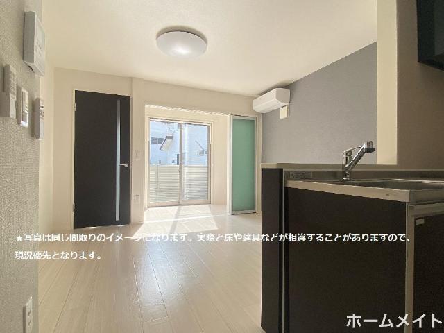 22/27 エントランス