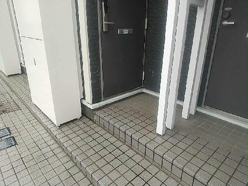 13/14 エントランス