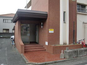 13/16 エントランス