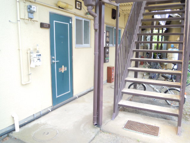 23/30 エントランス