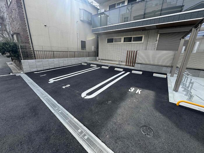 16/16 駐車場