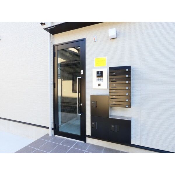 16/16 エントランス