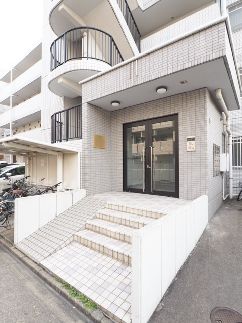 23/30 エントランス