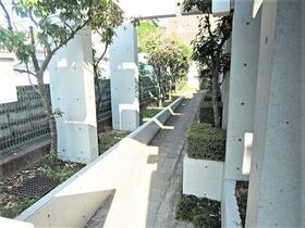 5/5 エントランス