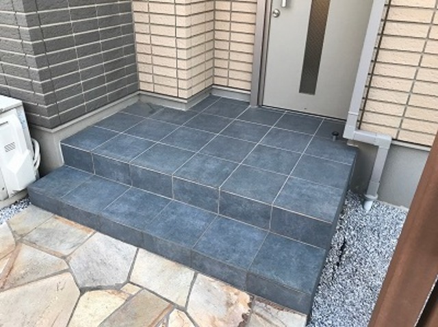 28/30 エントランス