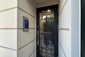 16/16 エントランス