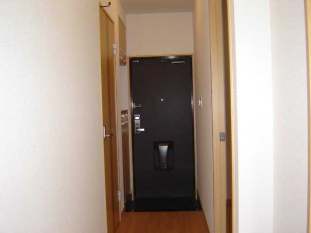 13/28 玄関