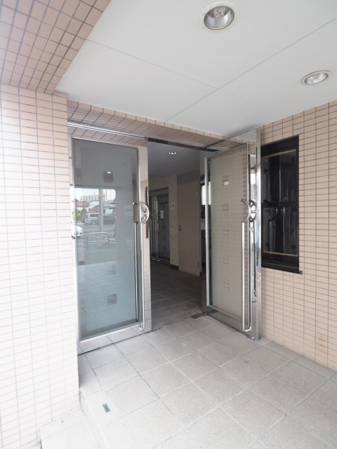 22/28 エントランス