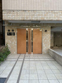 2/2 エントランス