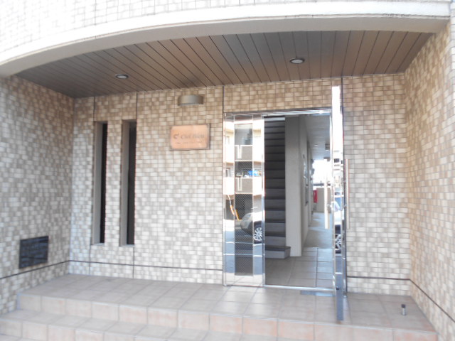 21/30 エントランス