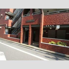 16/16 エントランス