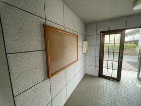 16/16 エントランス