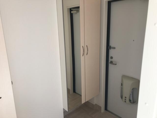 13/26 玄関