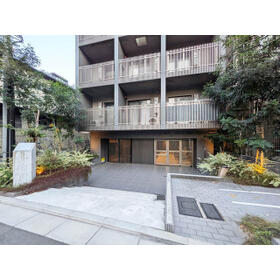 16/16 エントランス