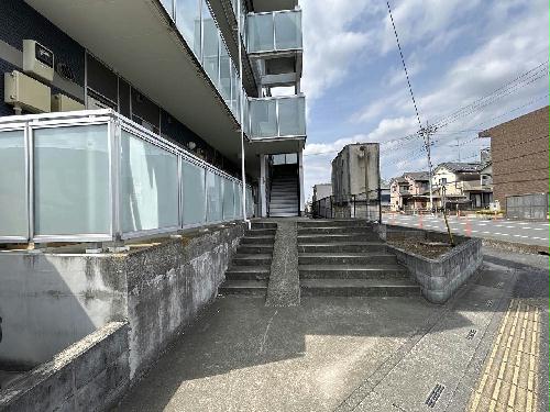 13/17 エントランス