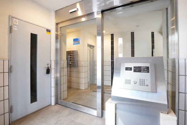 13/15 エントランス