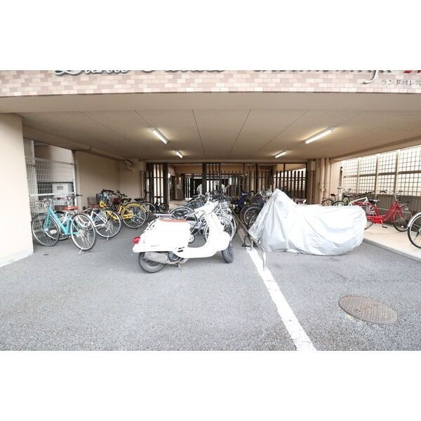 15/23 駐車場