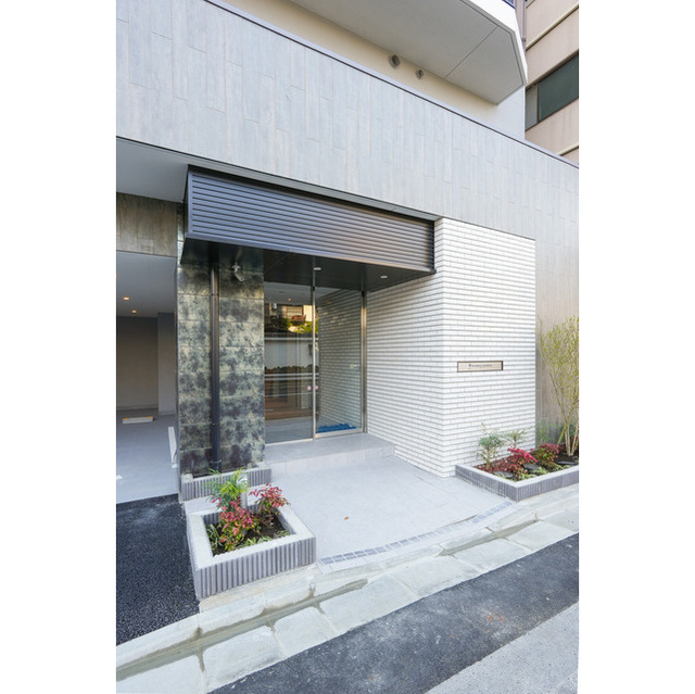 18/23 エントランス