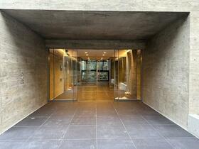 16/16 エントランス