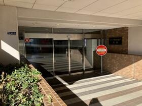 16/16 エントランス