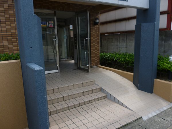 21/30 エントランス