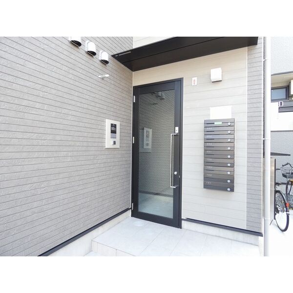 16/16 エントランス