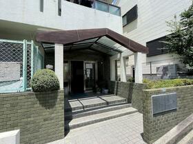 16/17 エントランス