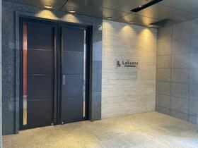 16/16 エントランス