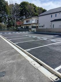 15/15 駐車場