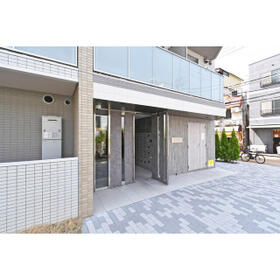 16/16 エントランス