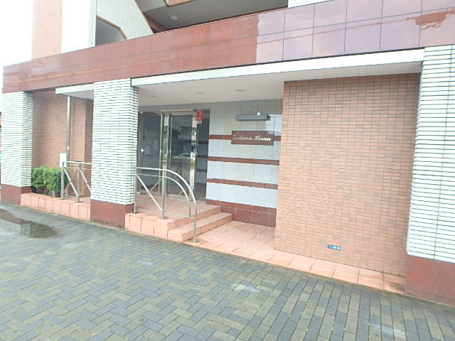 21/30 エントランス