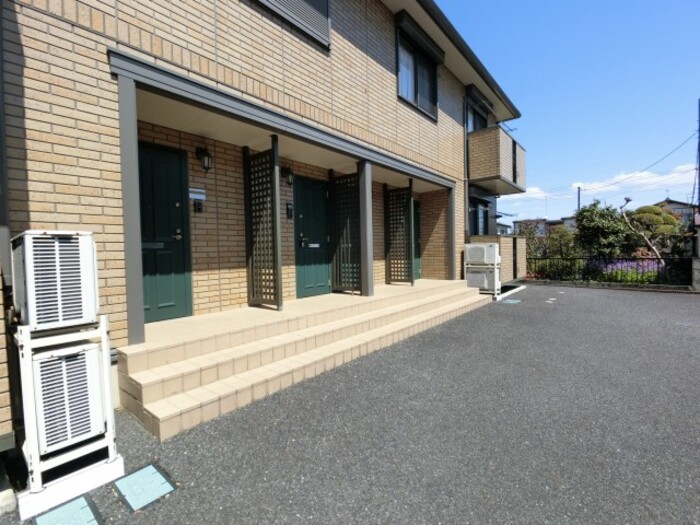 19/27 エントランス