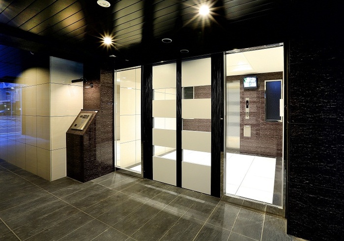 20/21 エントランス