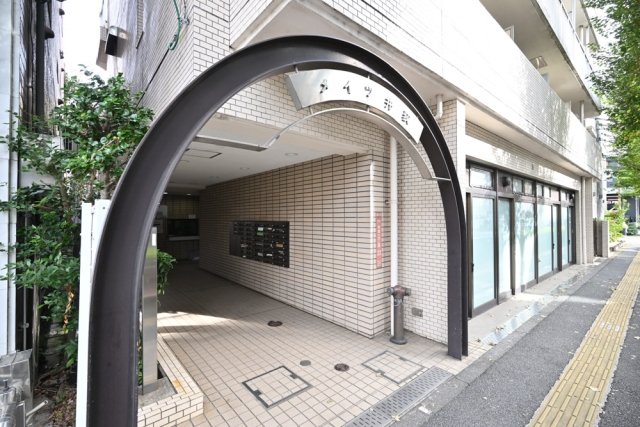 14/16 エントランス