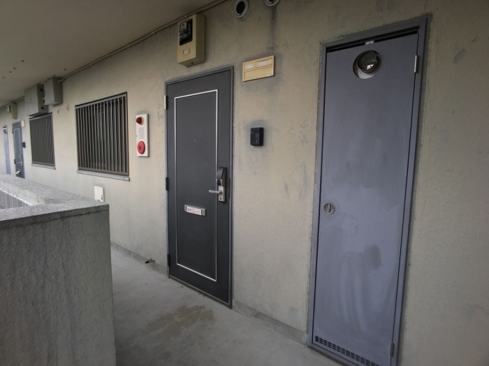 18/27 エントランス