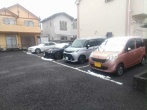 13/14 駐車場