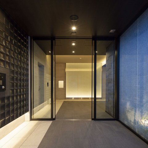 23/27 エントランス