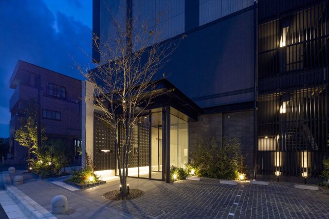 24/27 エントランス