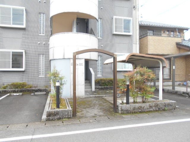 15/22 エントランス