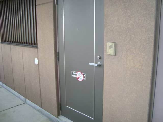 13/26 玄関
