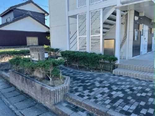 13/18 エントランス