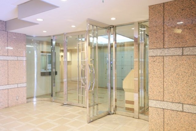 18/25 エントランス