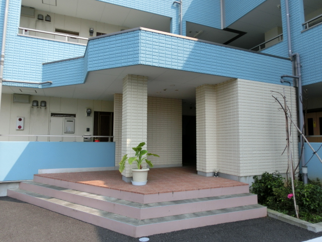 21/30 エントランス