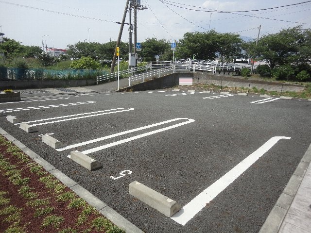 22/28 駐車場